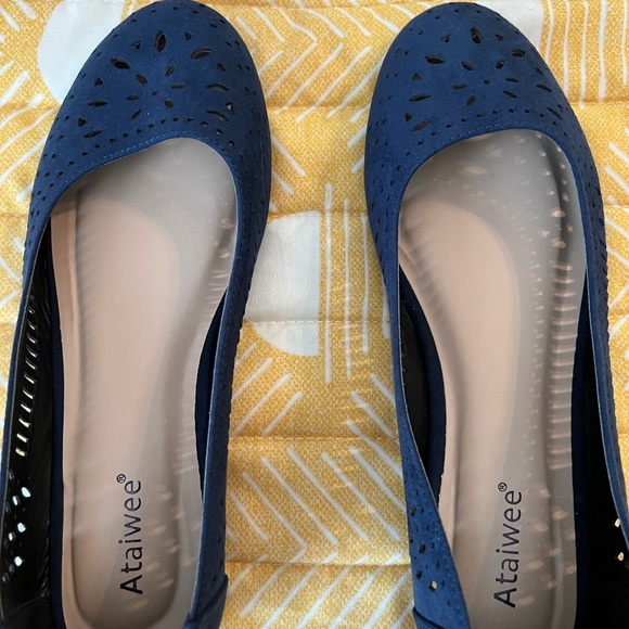 Navy blue slip on flats - Picture 1 of 3